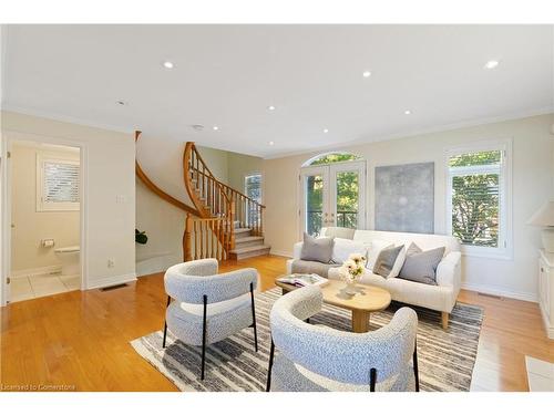 126 Brant Street, Oakville, ON - Indoor Photo Showing Living Room