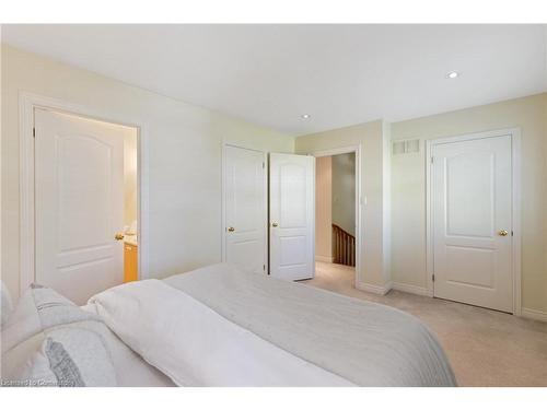 126 Brant Street, Oakville, ON - Indoor Photo Showing Bedroom