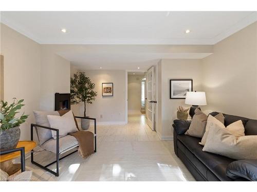 126 Brant Street, Oakville, ON - Indoor Photo Showing Living Room