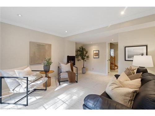 126 Brant Street, Oakville, ON - Indoor Photo Showing Living Room