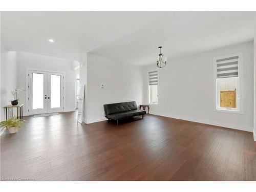 7266 Silver Creek Circle, London, ON - Indoor Photo Showing Living Room