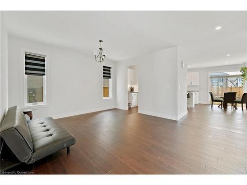 7266 Silver Creek Circle, London, ON - Indoor Photo Showing Living Room