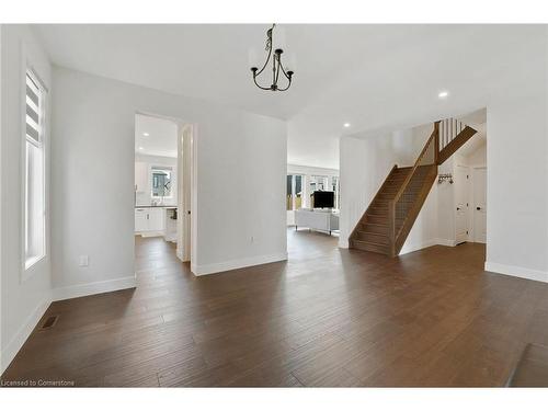 7266 Silver Creek Circle, London, ON - Indoor Photo Showing Living Room