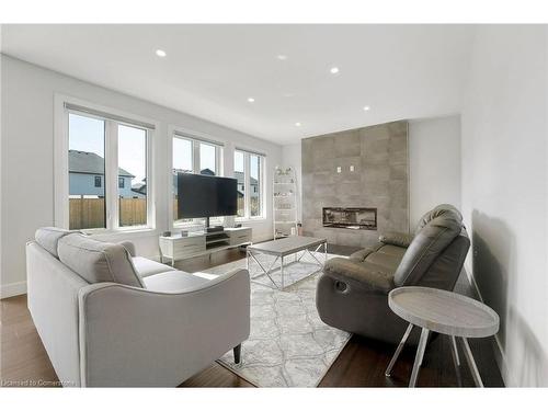 7266 Silver Creek Circle, London, ON - Indoor Photo Showing Living Room With Fireplace