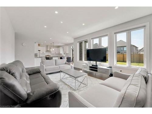 7266 Silver Creek Circle, London, ON - Indoor Photo Showing Living Room