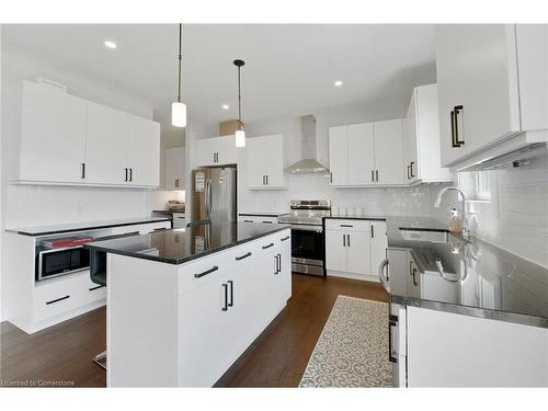 7266 Silver Creek Circle, London, ON - Indoor Photo Showing Kitchen With Upgraded Kitchen