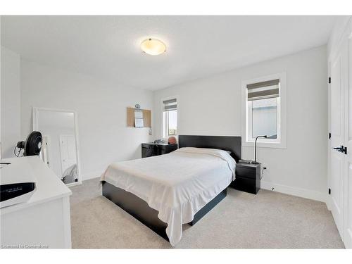 7266 Silver Creek Circle, London, ON - Indoor Photo Showing Bedroom