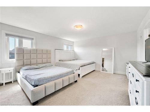 7266 Silver Creek Circle, London, ON - Indoor Photo Showing Bedroom