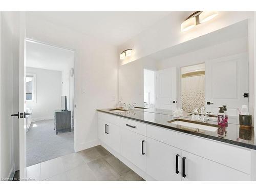 7266 Silver Creek Circle, London, ON - Indoor Photo Showing Bathroom