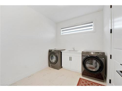 7266 Silver Creek Circle, London, ON - Indoor Photo Showing Laundry Room