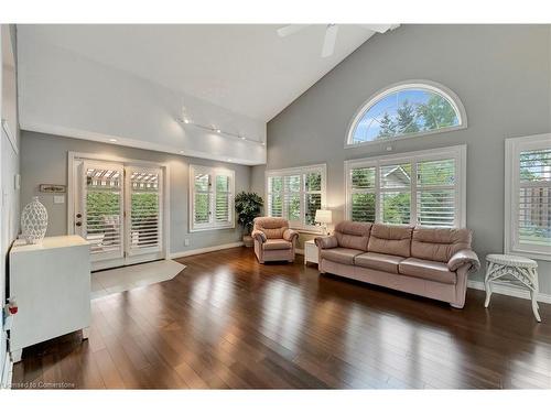 32 Old Orchard Drive, Hamilton, ON - Indoor Photo Showing Living Room