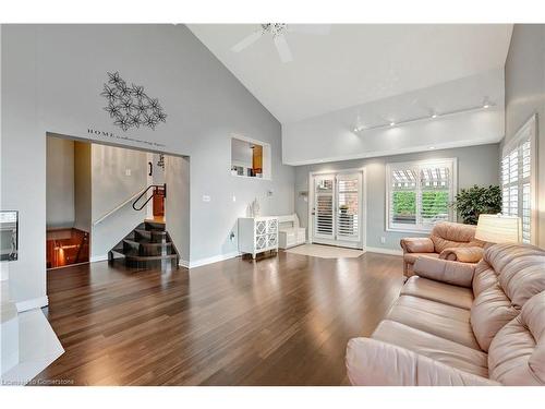 32 Old Orchard Drive, Hamilton, ON - Indoor Photo Showing Living Room