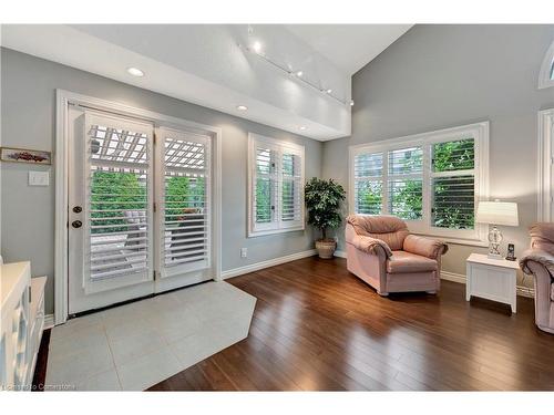 32 Old Orchard Drive, Hamilton, ON - Indoor Photo Showing Living Room