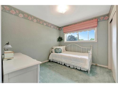 32 Old Orchard Drive, Hamilton, ON - Indoor Photo Showing Bedroom