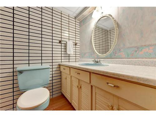 32 Old Orchard Drive, Hamilton, ON - Indoor Photo Showing Bathroom