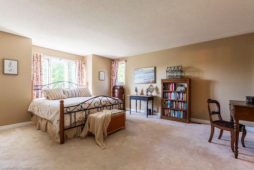 1 Kusins Court, Dundas, ON - Indoor Photo Showing Bedroom