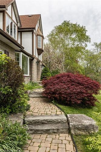 1 Kusins Court, Dundas, ON - Outdoor