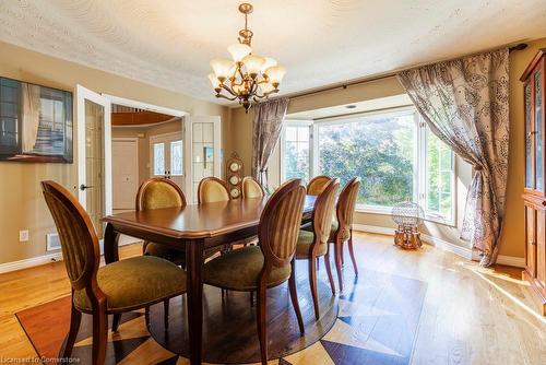 1 Kusins Court, Dundas, ON - Indoor Photo Showing Dining Room