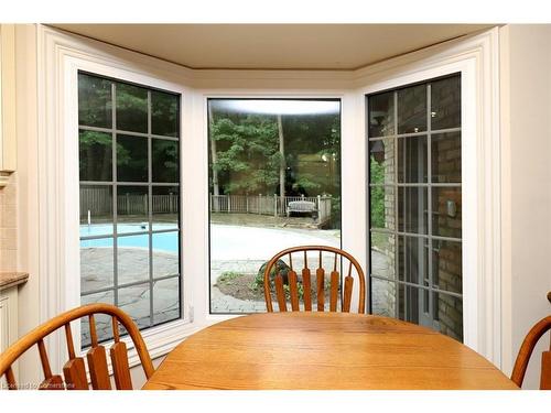 1928 Four Seasons Drive, Burlington, ON - Indoor Photo Showing Dining Room