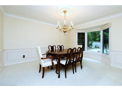 1928 Four Seasons Drive, Burlington, ON - Indoor Photo Showing Dining Room