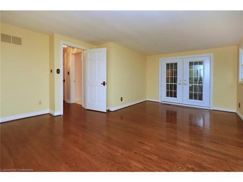 1928 Four Seasons Drive, Burlington, ON - Indoor Photo Showing Other Room