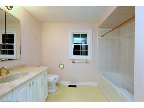 1928 Four Seasons Drive, Burlington, ON - Indoor Photo Showing Bathroom