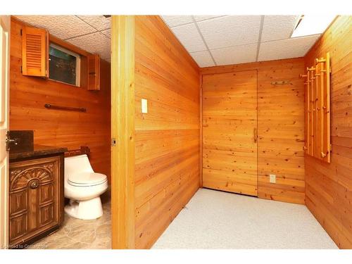 1928 Four Seasons Drive, Burlington, ON - Indoor Photo Showing Bathroom