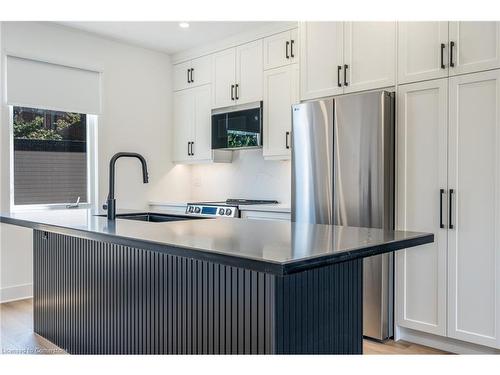 1-23 Glen Forest Drive, Hamilton, ON - Indoor Photo Showing Kitchen With Upgraded Kitchen