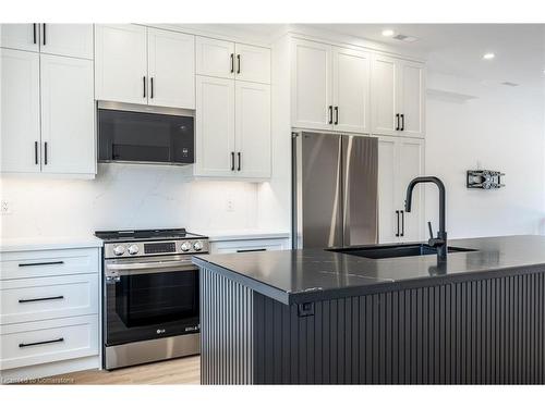 1-23 Glen Forest Drive, Hamilton, ON - Indoor Photo Showing Kitchen With Upgraded Kitchen