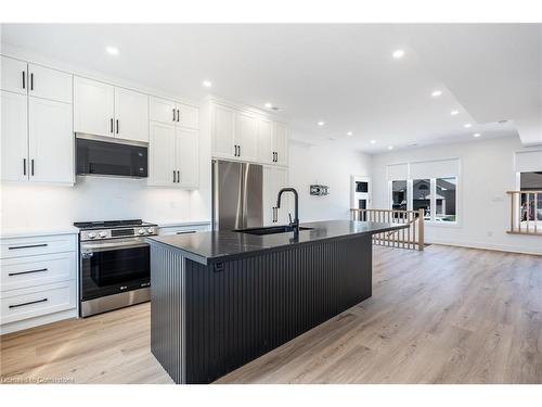 1-23 Glen Forest Drive, Hamilton, ON - Indoor Photo Showing Kitchen With Upgraded Kitchen