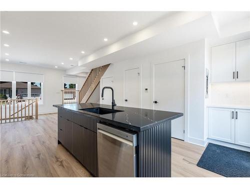 1-23 Glen Forest Drive, Hamilton, ON - Indoor Photo Showing Kitchen With Upgraded Kitchen