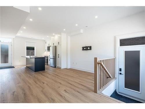 1-23 Glen Forest Drive, Hamilton, ON - Indoor Photo Showing Kitchen