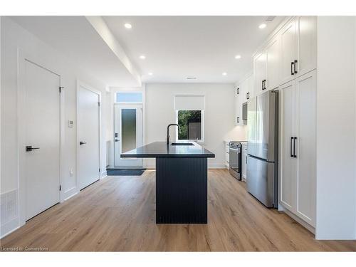 1-23 Glen Forest Drive, Hamilton, ON - Indoor Photo Showing Kitchen