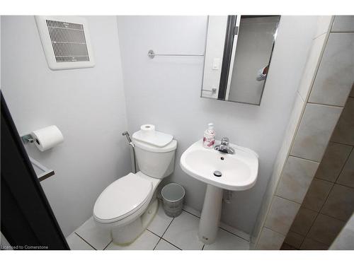 19 Delena Avenue N, Hamilton, ON - Indoor Photo Showing Bathroom