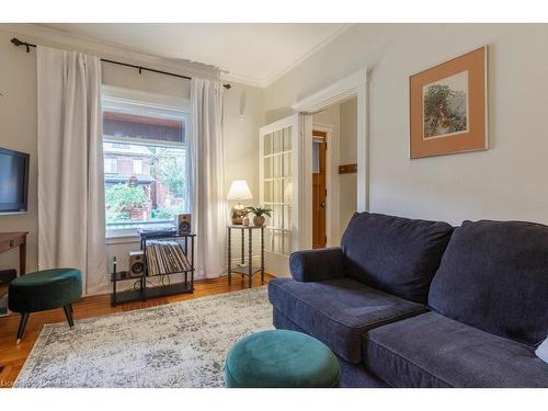 40 Gladstone Avenue, Hamilton, ON - Indoor Photo Showing Living Room