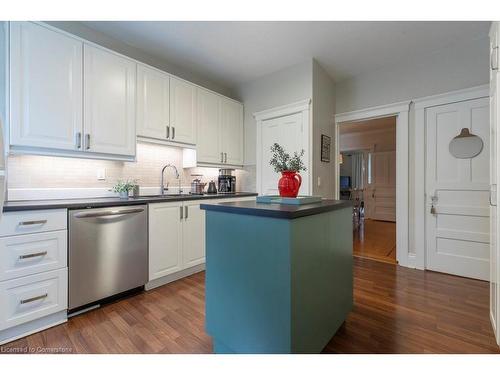 40 Gladstone Avenue, Hamilton, ON - Indoor Photo Showing Kitchen With Upgraded Kitchen