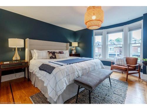 40 Gladstone Avenue, Hamilton, ON - Indoor Photo Showing Bedroom