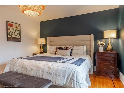 40 Gladstone Avenue, Hamilton, ON - Indoor Photo Showing Bedroom