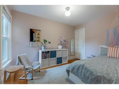 40 Gladstone Avenue, Hamilton, ON - Indoor Photo Showing Bedroom