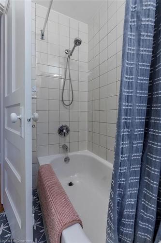 40 Gladstone Avenue, Hamilton, ON - Indoor Photo Showing Bathroom