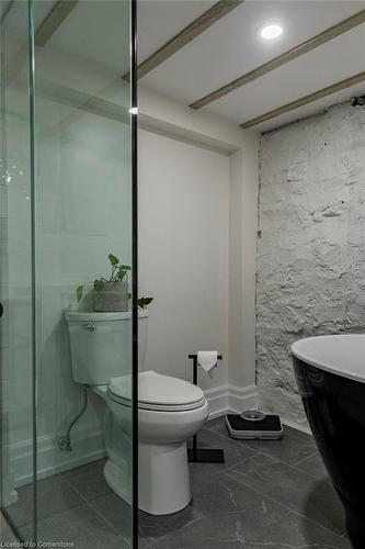 40 Gladstone Avenue, Hamilton, ON - Indoor Photo Showing Bathroom