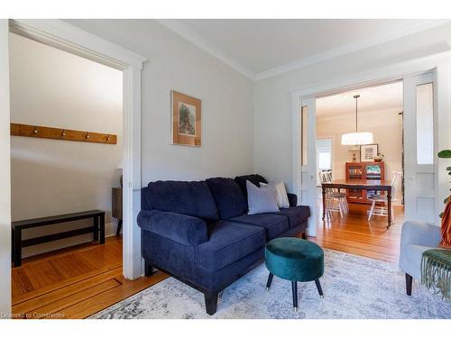 40 Gladstone Avenue, Hamilton, ON - Indoor Photo Showing Living Room