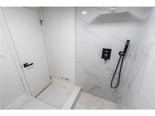 286 Cumberland Avenue, Hamilton, ON - Indoor Photo Showing Bathroom