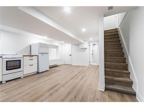 286 Cumberland Avenue, Hamilton, ON - Indoor Photo Showing Kitchen