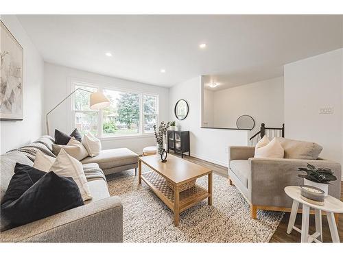 75 Graystone Drive, Hamilton, ON - Indoor Photo Showing Living Room