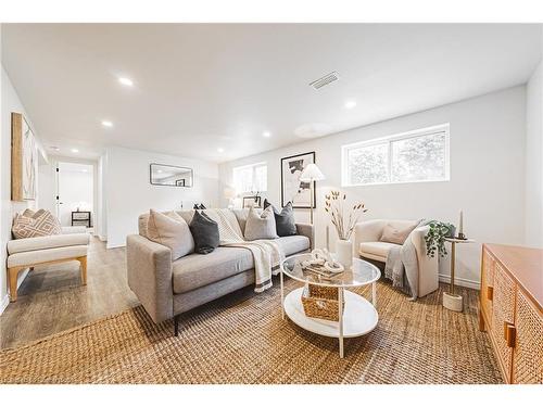 75 Graystone Drive, Hamilton, ON - Indoor Photo Showing Living Room