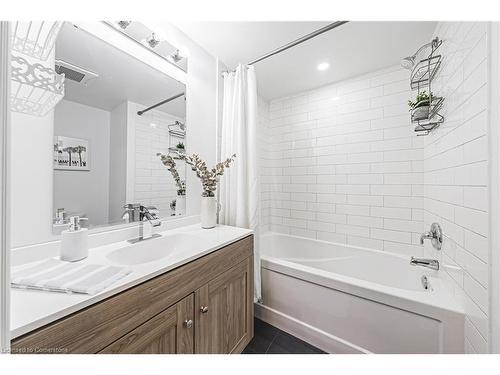 75 Graystone Drive, Hamilton, ON - Indoor Photo Showing Bathroom