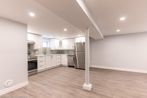 191 East 25Th Street, Hamilton, ON - Indoor Photo Showing Kitchen