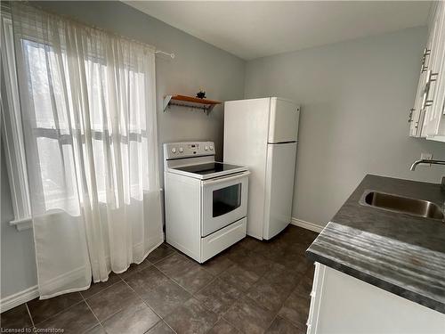 191 East 25Th Street, Hamilton, ON - Indoor Photo Showing Kitchen