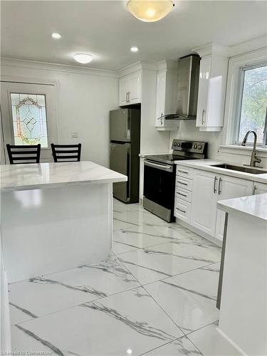 614 Fennel Avenue, Hamilton, ON - Indoor Photo Showing Kitchen